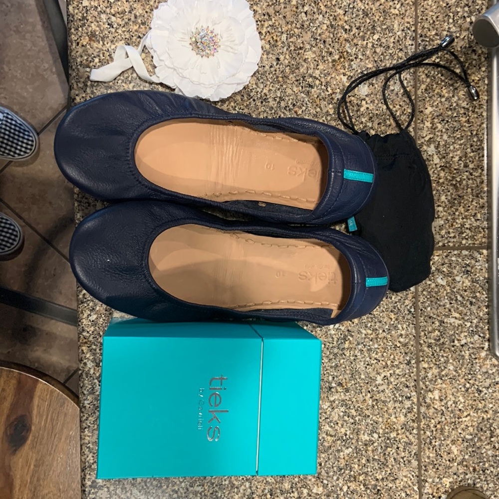 Tieks California navy